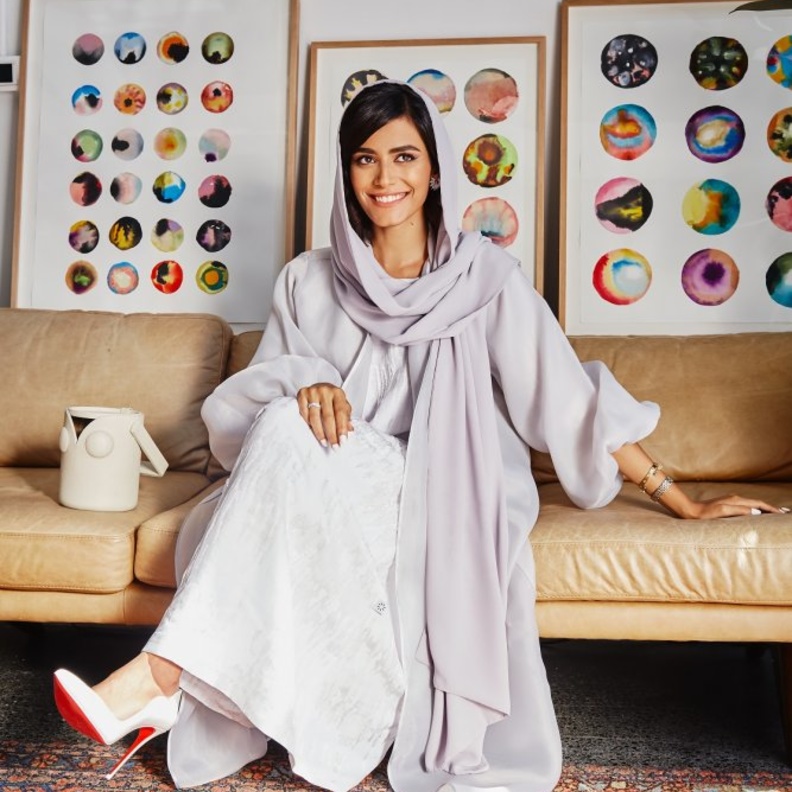 الفنانة التشكيلية الإماراتية فاطمة سيف العميمي