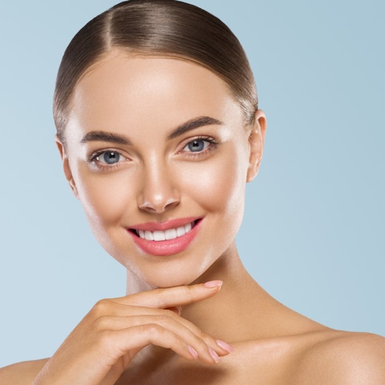 افضل 3 خلطات من الطماطم لتفتيح البشرة الدهنية