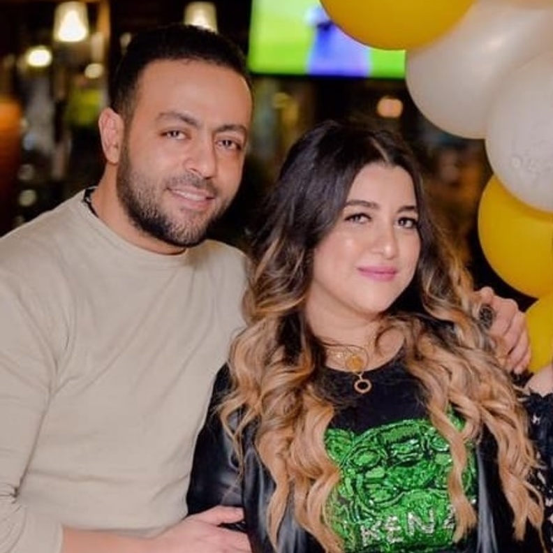 تامر عاشور وزوجته 