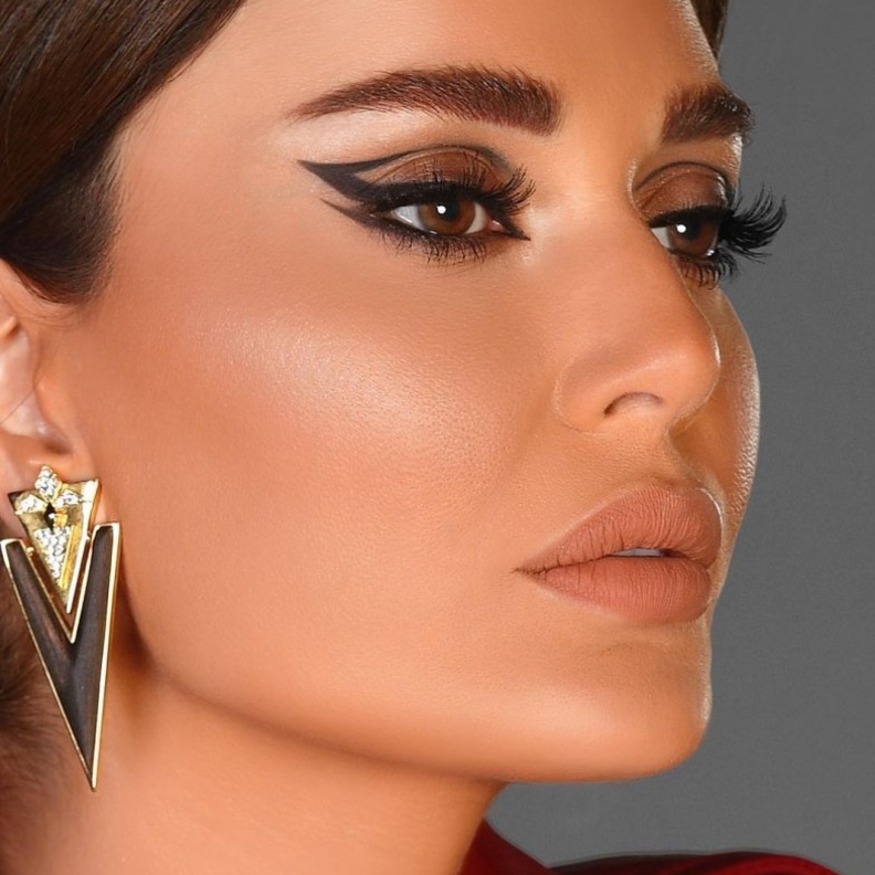 الوان احمر الشفاه النيود اللحمي والمات بأسلوب سيرين عبدالنور