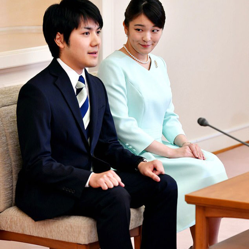 القانون الإمبراطوري اشترط على الأميرة ترك العائلة المالكة