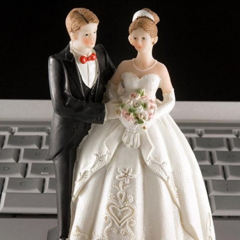 ايجابيات وسلبيات الزواج عبر الانترنت