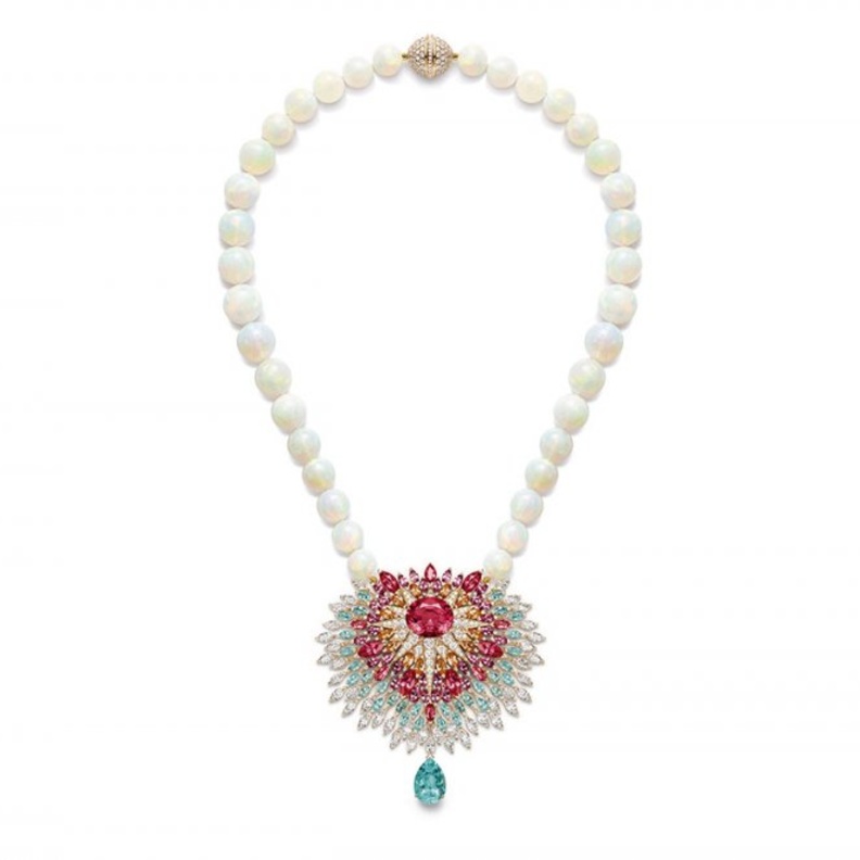  قلادة Blazing Sky necklace من ماركة Piaget