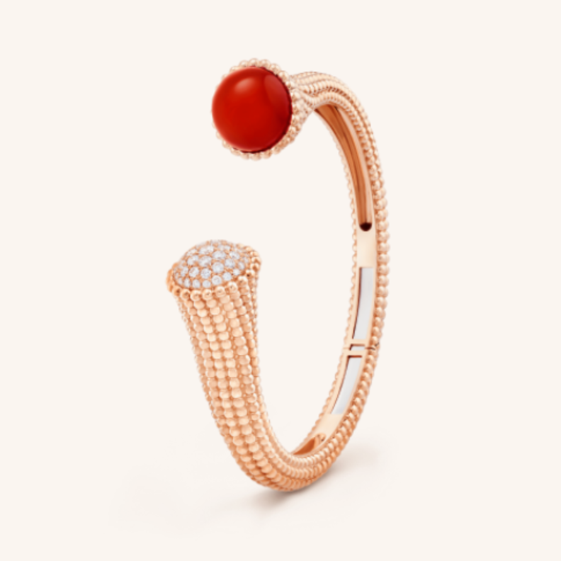 سوار من فان كليف اند آربلز Van Cleef & Arpels