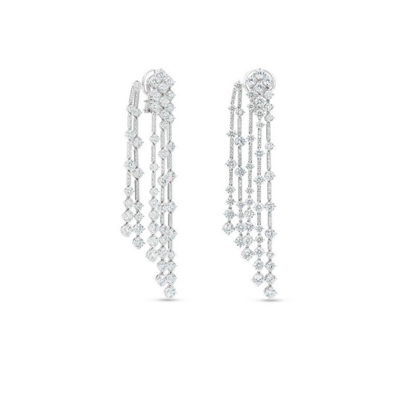 اقراط على شكل ثريات لعروس 2020 من دار De Beers 