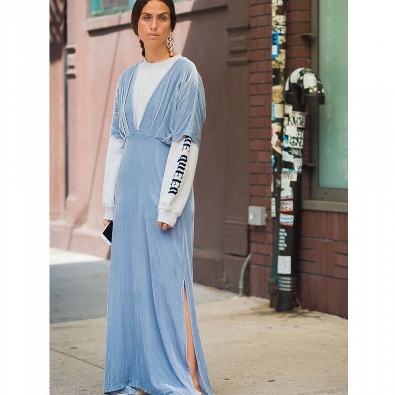  اطلالات ملفتة وعصرية في الفستان المخمل هذا الموسم