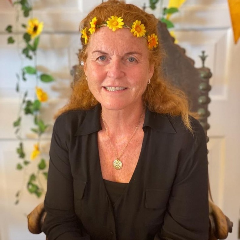 ما قصة الهدية القيمة التي عرضتها الملكة ورفضتها دوقة يورك بالنيابة عن ابنتيها؟