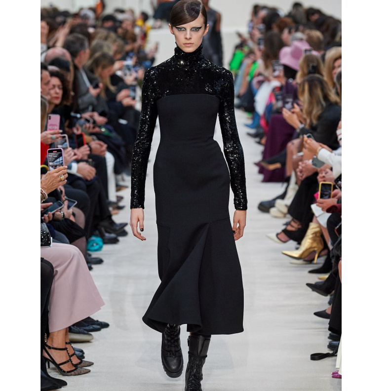 فستان أسود من Valentino