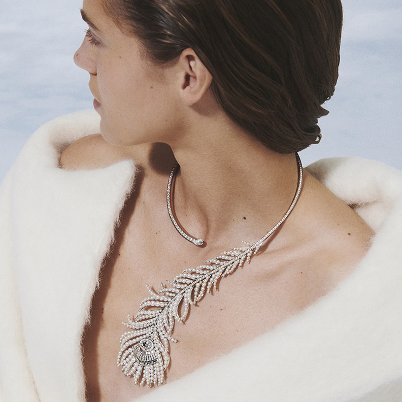 عقد من الذهب الأبيض من bouchero