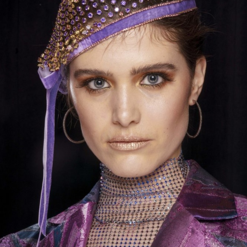 أكسسوارات شعر ملونة وملفتة تزين إطلالات شعرك لسهرات شتاء 2020