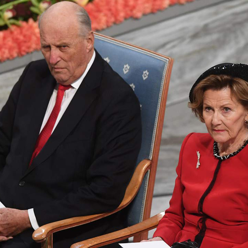 ملك وملكة النرويج يدخلان في حجر صحي بعد إصابة أحد العاملين لديهما بعدوى كورونا