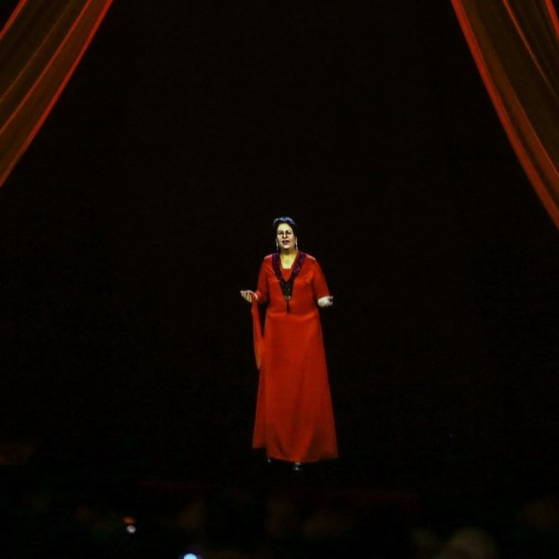 أم كلثوم بتقنية الهولوجرام