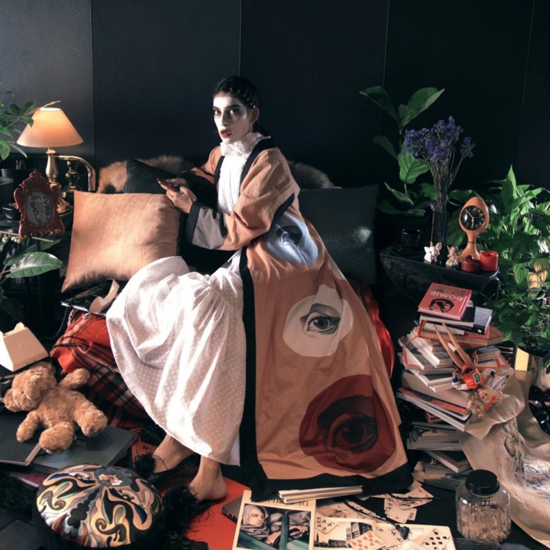 مشروع العزلة_ لحسين بظاظا.. التأنّق واراحة معا