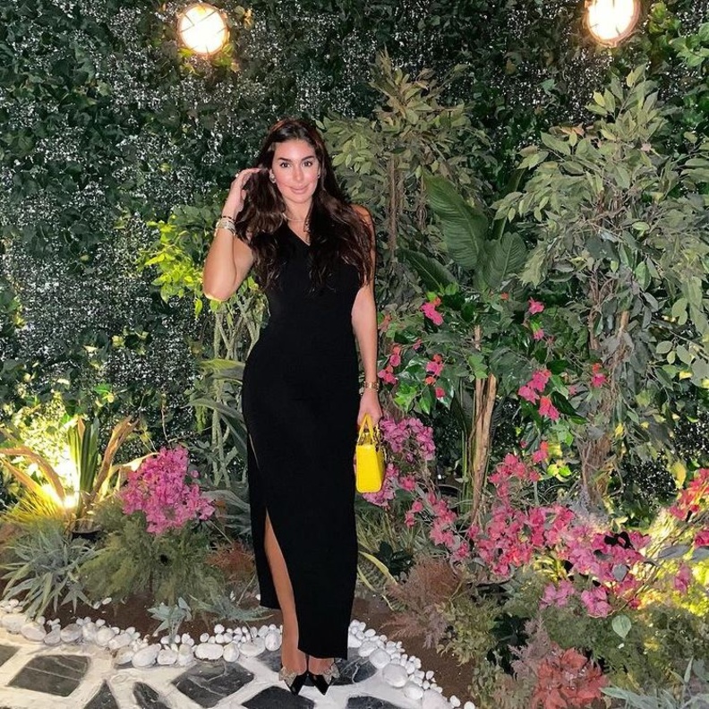 صور ياسمين صبري في احدث اطلالة لها على انستقرام باللون الاسود