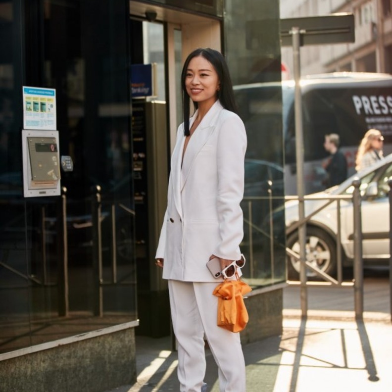  افكار اعتماد اللون الأبيض موضة شتاء 2021 بدلا من اللون الاسود