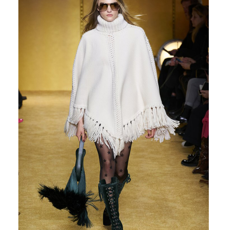  افكار ارتداء البونشو مع الشراريب بأسلوب دار Zimmerman