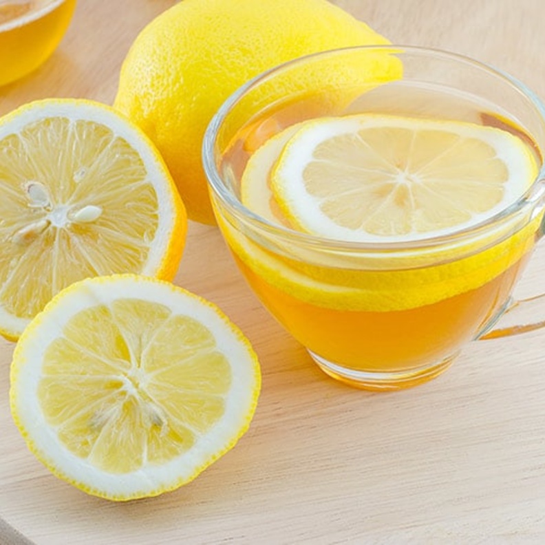 فوائد الليمون والماء الدافئ بعد الاكل