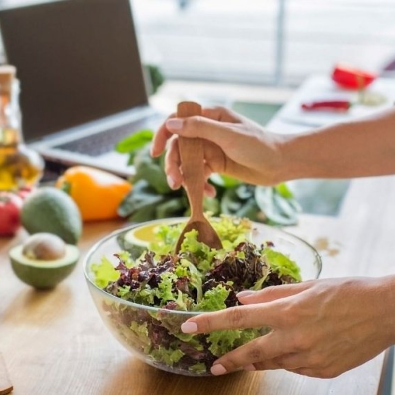 النباتيون أكثر عرضة لكسور العظام فما السبب