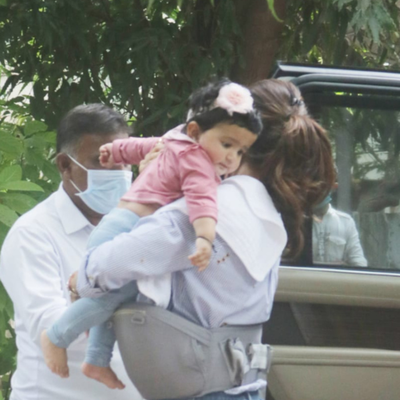  شيلبا شيتي وطفلتها