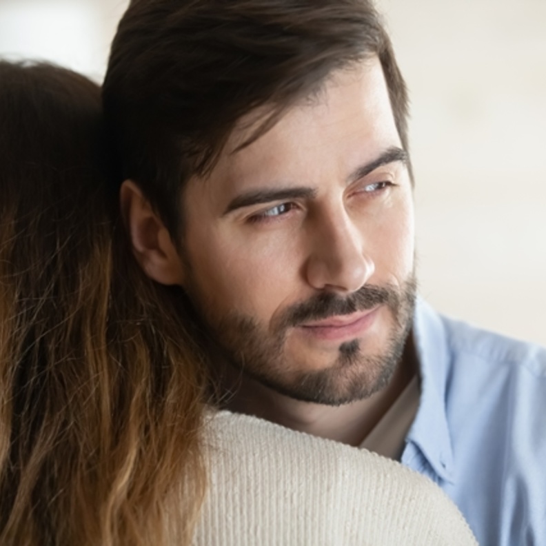 صفات الرجل الكاذب في الحب