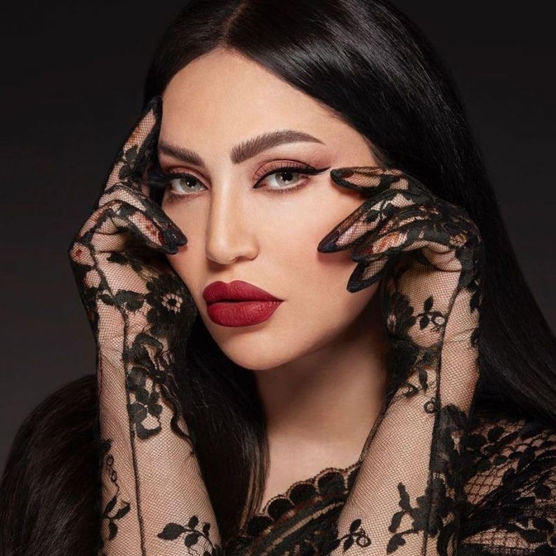 طريقة وضع مكياج باللون البرغندي بأسلوب فوز الشطي