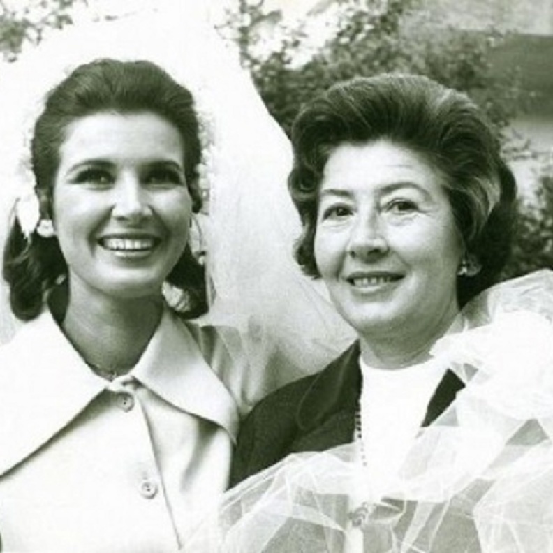 ميرفت أمين ووالدتها