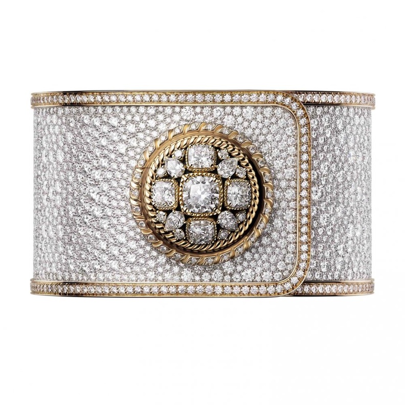  ساعة من شانيل Chanel