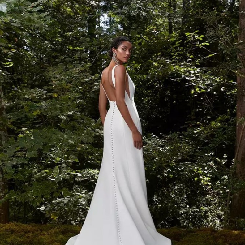  فساتين زفاف بصيحة الأزرار من anne barge