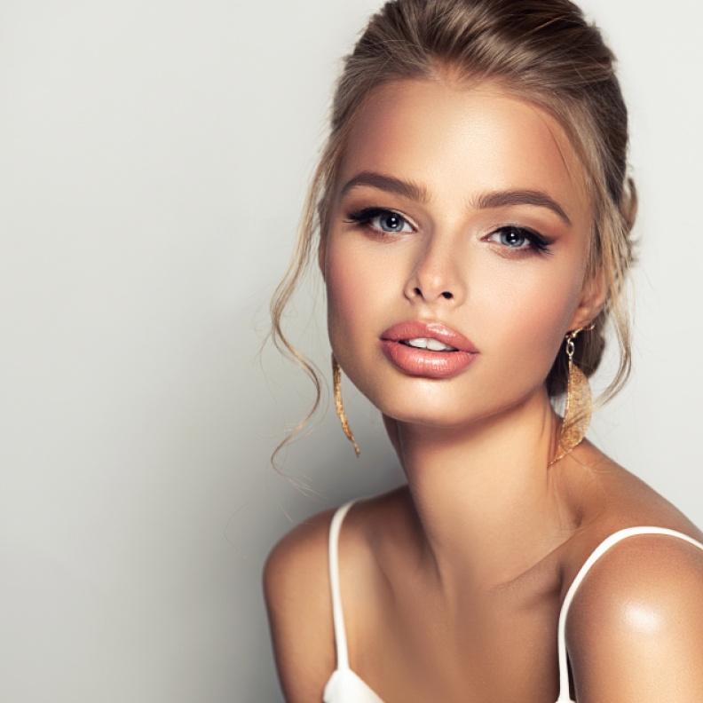 طريقة عمل مكياج هادئ للمناسبات يناسب جميع أشكال العيون