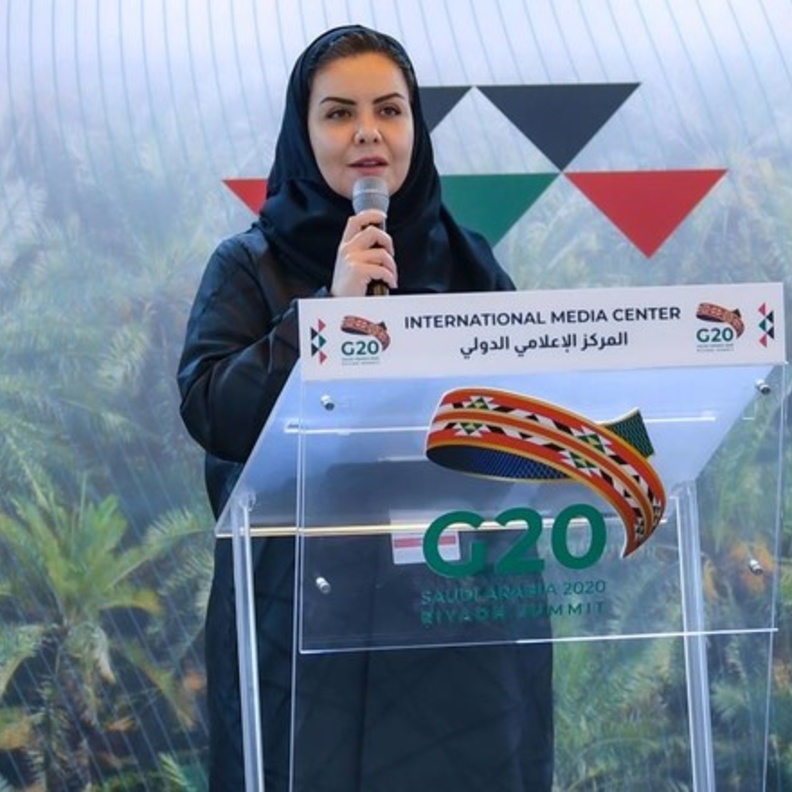  الدكتورة هلا التويجري خلال جلسة مسار عمل المرأة ضمن برنامج قمة مجموعة العشرين