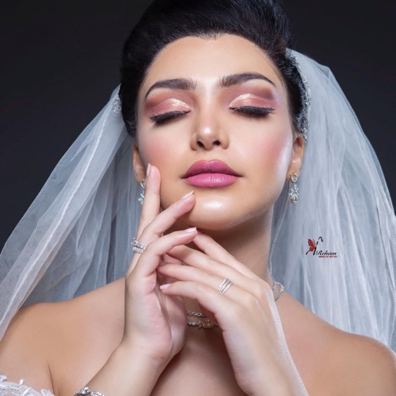 لقطة لعروس بكاميرا المصورة سارة الموسى