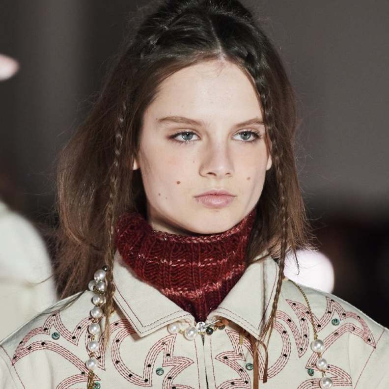  تسريحات شعر الضفائر الرفيعة والطويلة من Palm Angels