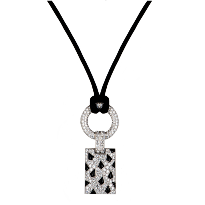 اجمل تصاميم المجوهرات المتوجة بألوان العلم الإماراتي من Cartier