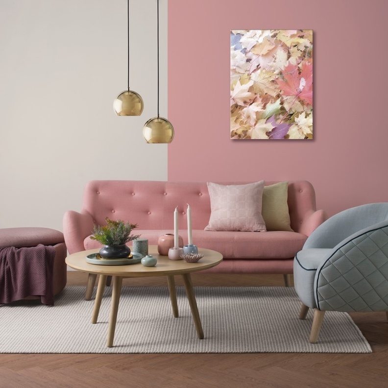 دهانات حوائط تنسجم مع الكنب باللون الزهري