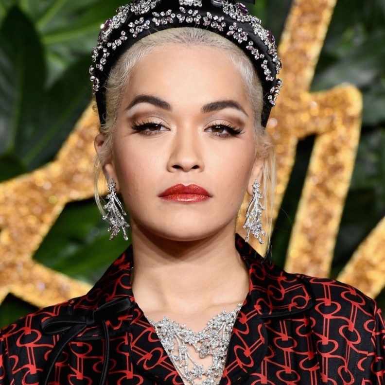 ريتا أورا بمجوهرات من لورين شوارتز