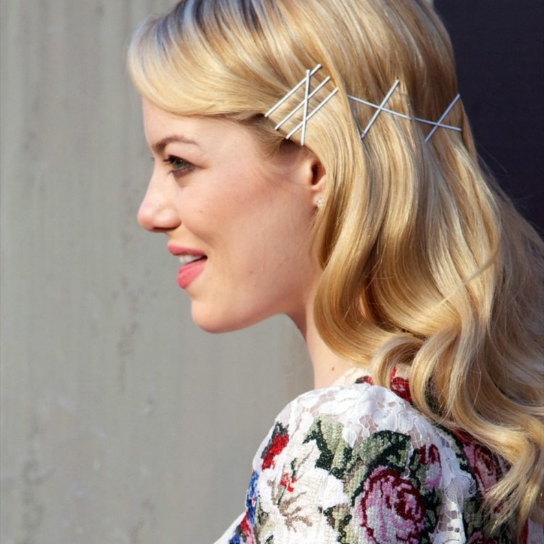 موضة اكسسوارات شعر الدبابيس الرفيعة من Emma Stone