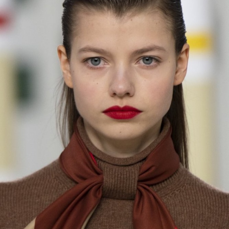 انواع أحمر شفاه مات مع اللون الاحمر من دار Hermes