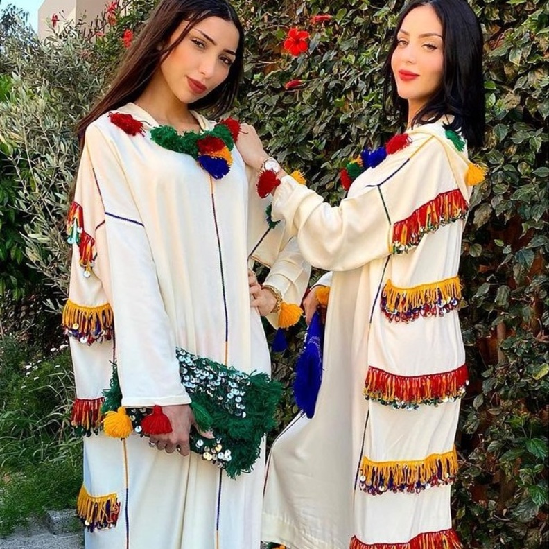 دنيا بطمة وشقيقتها