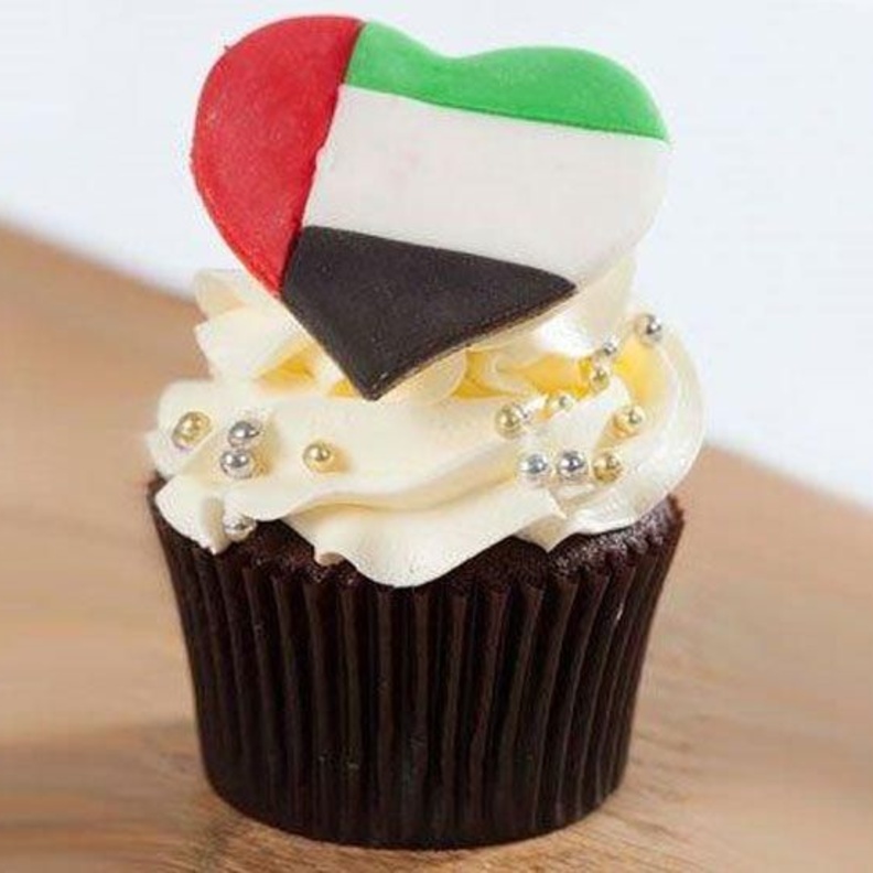  كب كيك مميز لحفل الزفاف بمناسبة العيد الوطني الاماراتي