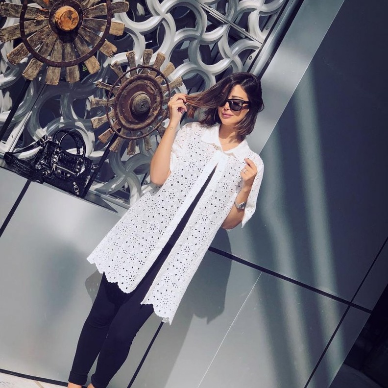  افكار لتنسيق اللون الابيض في الملابس مستوحاة من اطلالات بسمة بوسيل