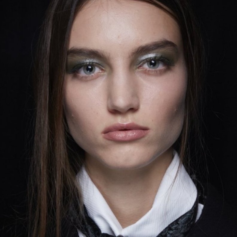 رسمات ظلال عيون فضية ناعمة ومشرقة لشتاء 2020 من دار Emporio Armani