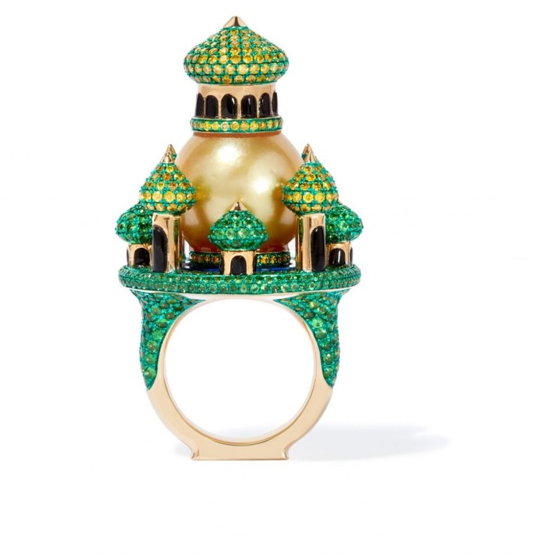 خاتم سان بطرسبرج مرصع بلؤلؤ البحر الجنوبي الذهبي وخشب الأبنوس والتسافوريت والألماس من الذهب الوردي