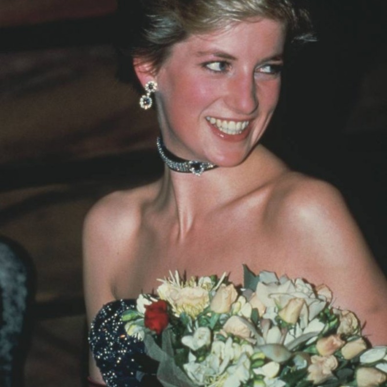 ما سر رقصة عيد ميلاد الأمير تشارلز التي قدمتها الأميرة ديانا على المسرح؟