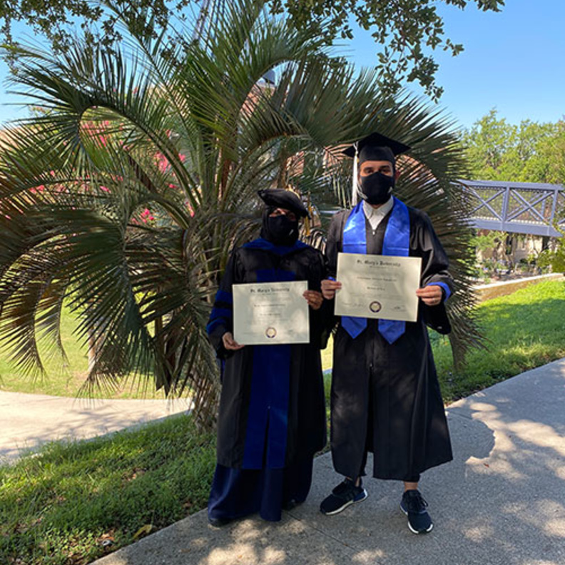 المبتعثة ريما الهويش تتخرج مع ابنها وتنال لقب أول سعودية بتخصصها 