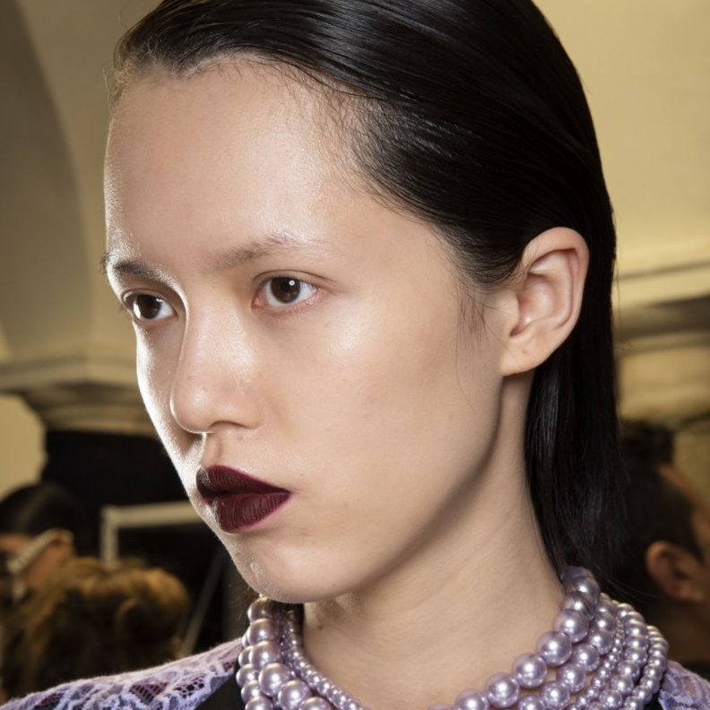  أفضل ألوان أحمر الشفاه بدرجات الماروني