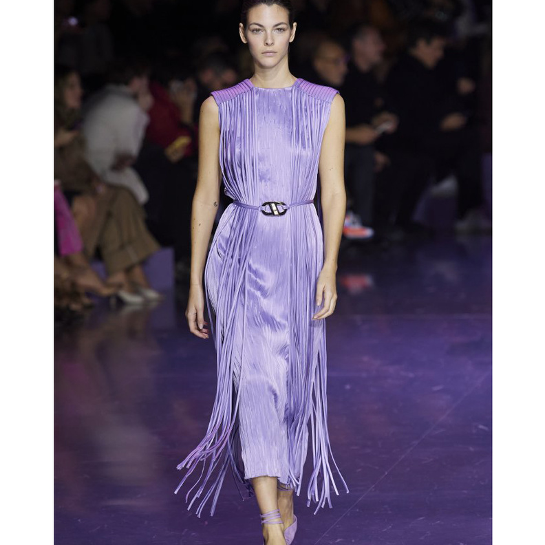  تنسيق صيحة الشراريب الطويلة والجانبية من دار Boss