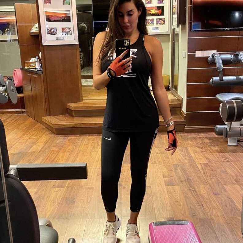 ياسمين صبري تستمر بممارسة الرياضة اليومية للحفاظ على لياقتها