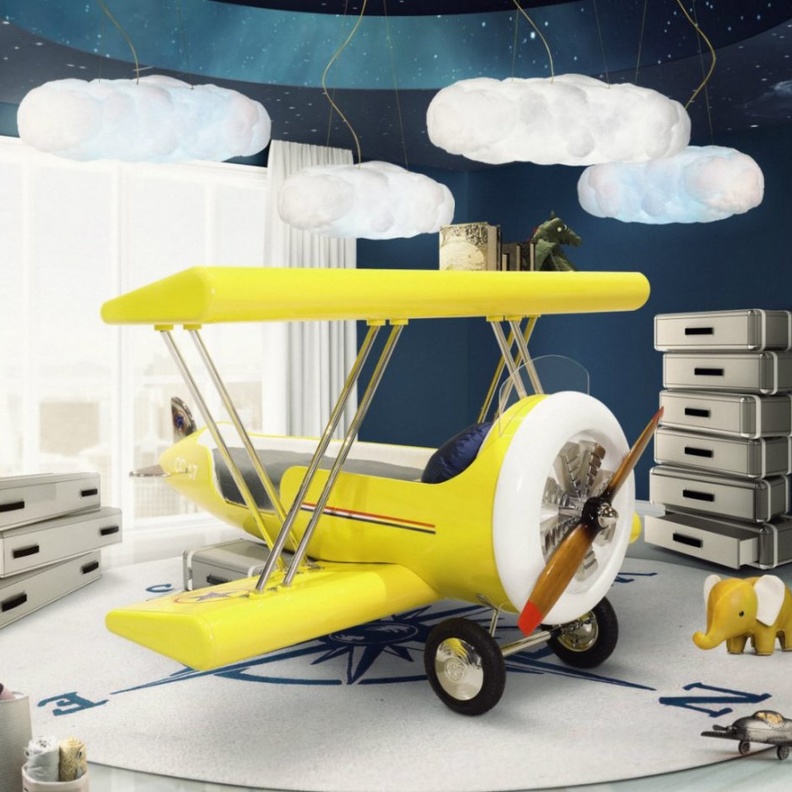 سرير أطفال بشكل طيارة