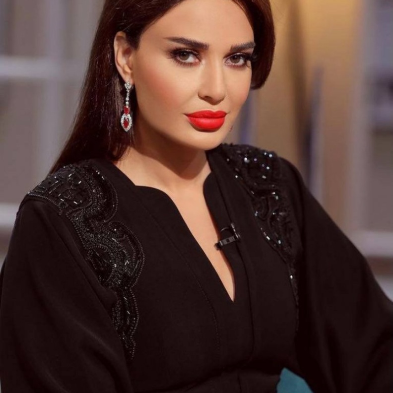 رسمات مكياج عيون جريئة تليق بالفستان الاسود من وحي سيرين عبدالنور