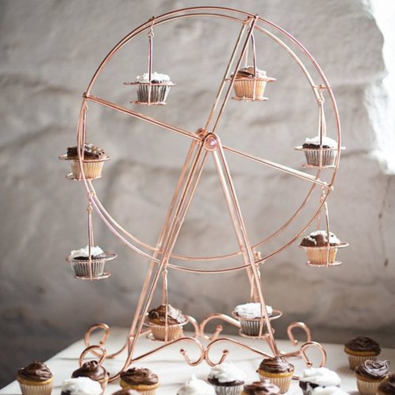  زينة حلويات الزفاف بثيم دواليب الملاهي